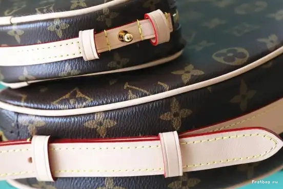 Frstbag ru Croissant LOUIS VUITTON MM 0415